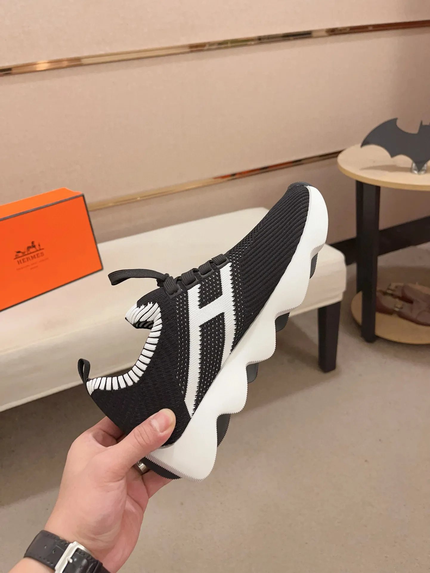 Men's clothing and shoes💰: 420💰《HERMES》【Classic Original Version】Hermès; top 🔝purchasing agent🔍🔍men's latest 🇺🇸 counters are on sale at the same time, original fly-knit fabric imported from Italy is exquisite in workmanship (Italian 🇮🇹Imported water-dyed 🐂cowhide lining) sole: original sole provided by the original factory, ⚠️exclusive double-layer activity·TPR·rubber·combined molded outsole; Code number: 38-44 (45/46 can be customized, non-refundable)